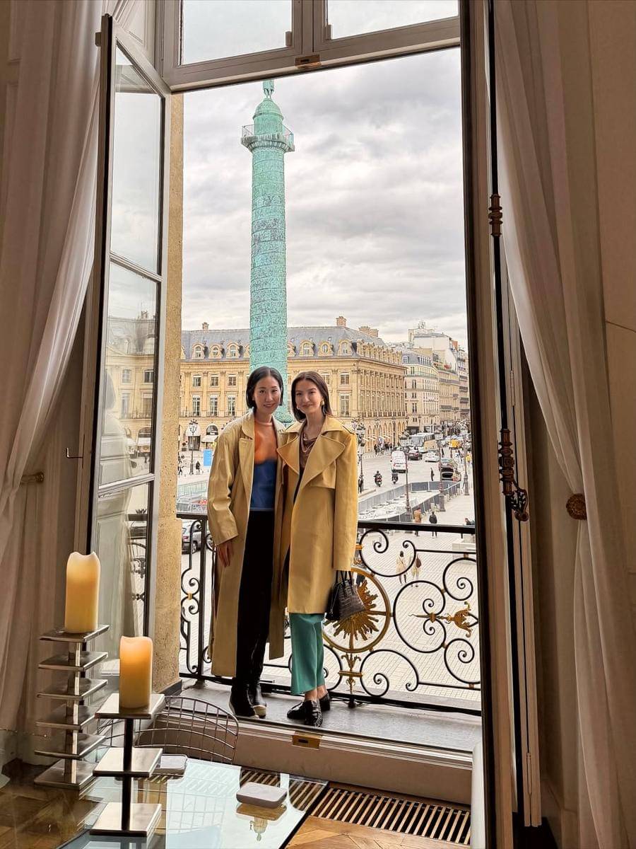 Raline Shah berfoto di Paris