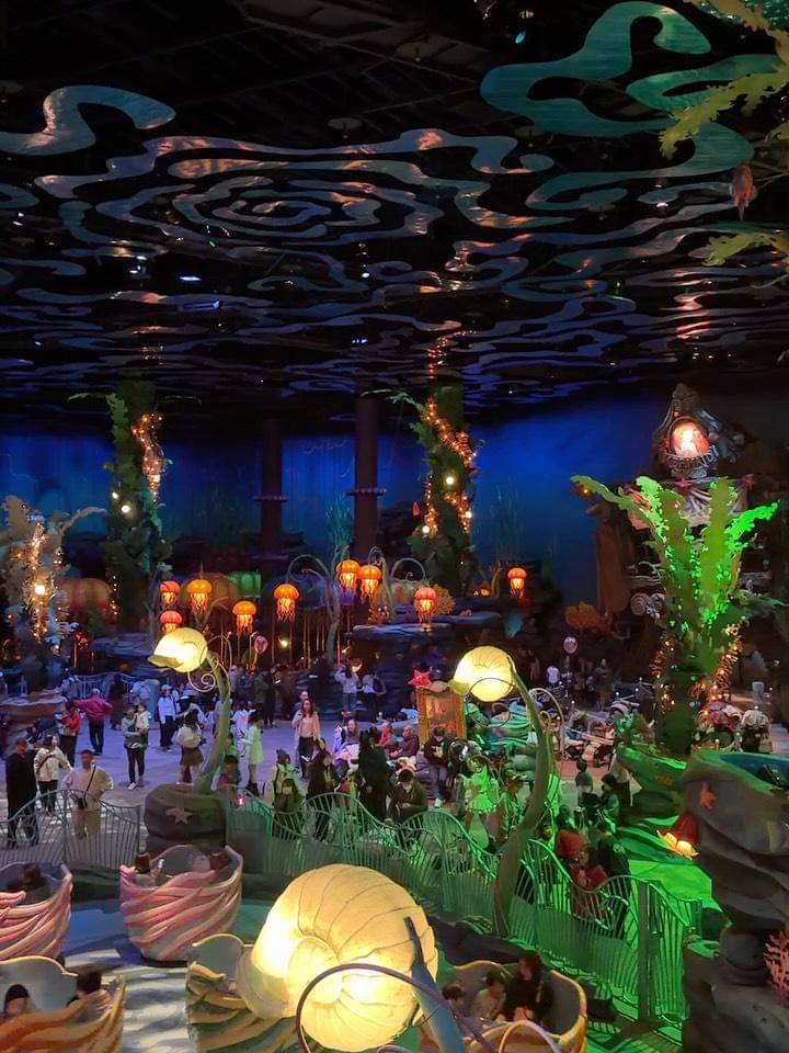 keluarga Winona Willy ke Disneyland Tokyo