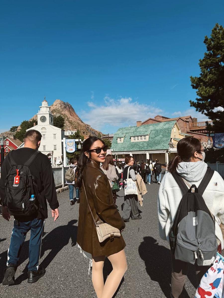 keluarga Winona Willy ke Disneyland Tokyo
