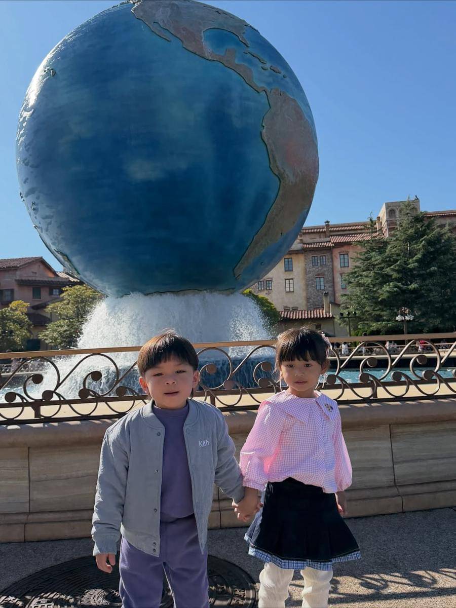 keluarga Winona Willy ke Disneyland Tokyo