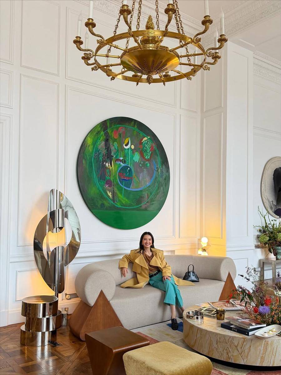 Raline Shah hadiri di pameran seni