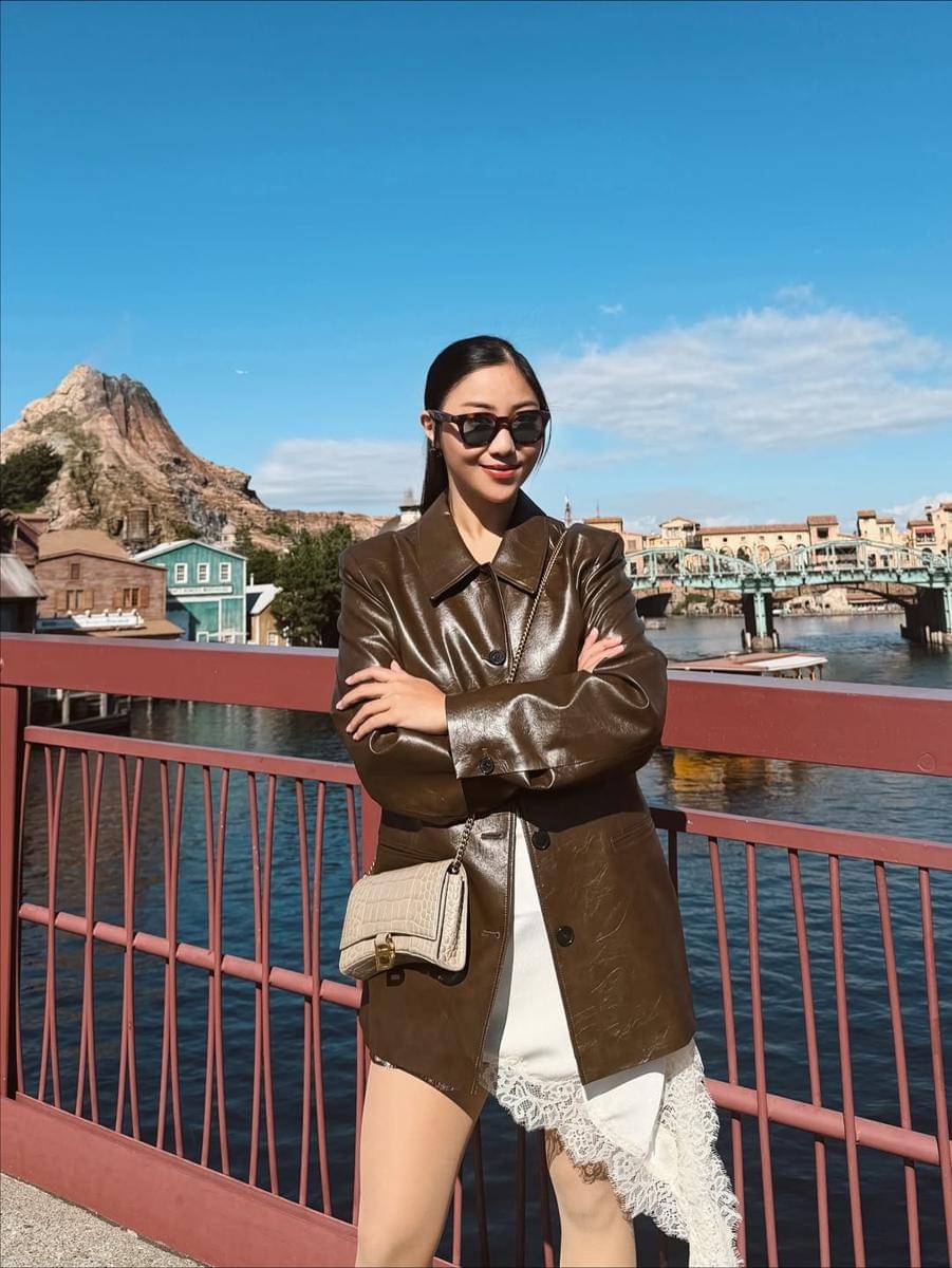 keluarga Winona Willy ke Disneyland Tokyo