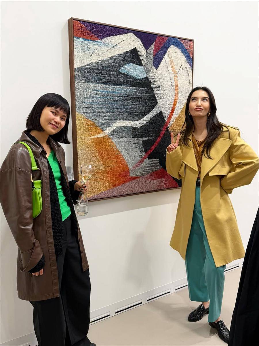 Keseruan Raline Shah di pameran seni