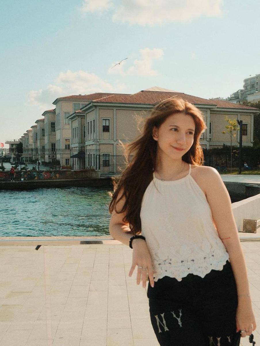 Cassandra Lee liburan ke Turki