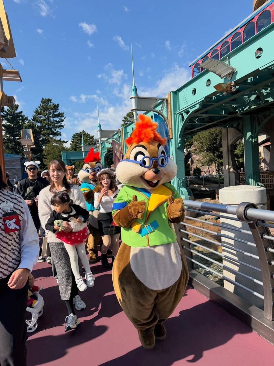 keluarga Winona Willy ke Disneyland Tokyo