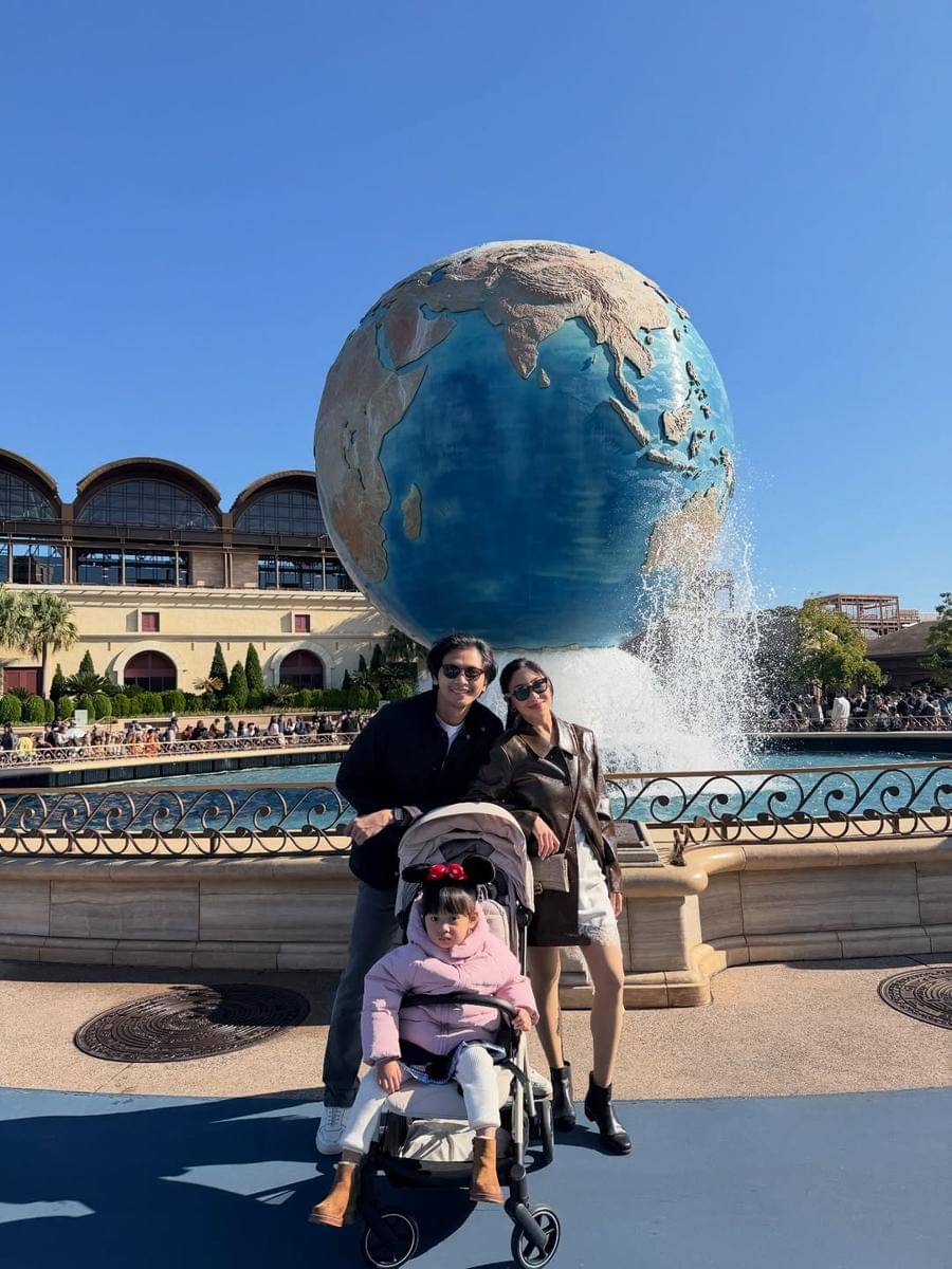 keluarga Winona Willy ke Disneyland Tokyo