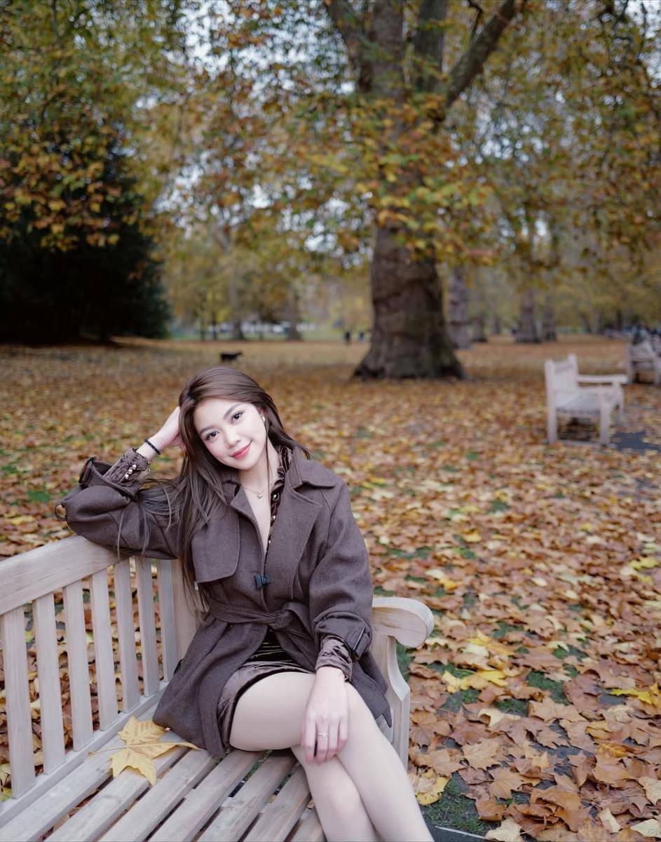 Regina Phoenix liburan musim gugur ke London