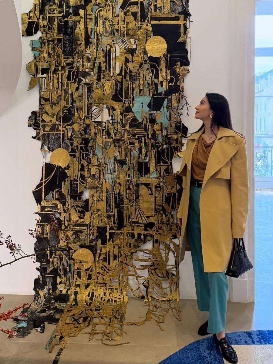 potret Raline Shah di pameran seni Paris
