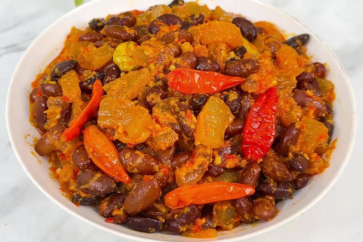 ilustrasi sambal goreng kacang merah kikil 