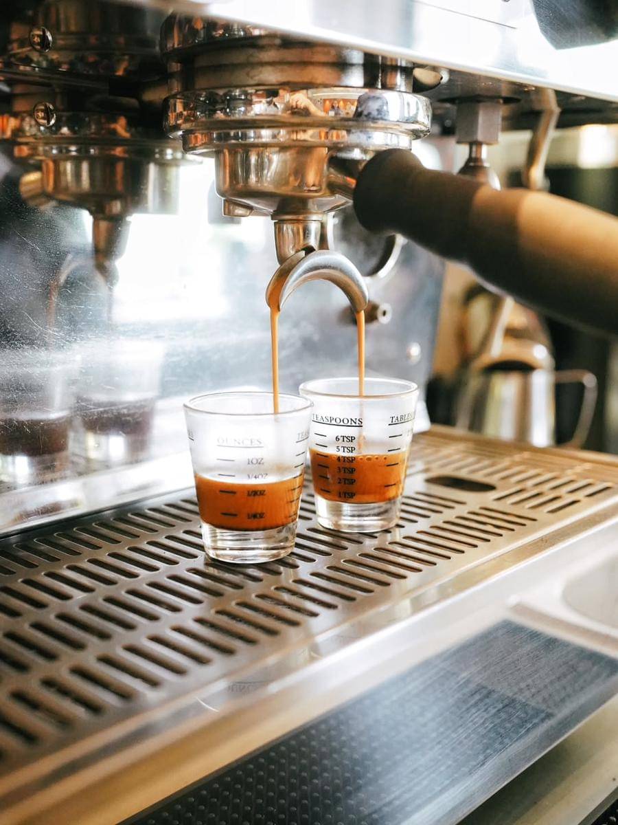 pembuatan kopi di Daribu Coffee & Bakery (instagram.com/daribu_jakarta)