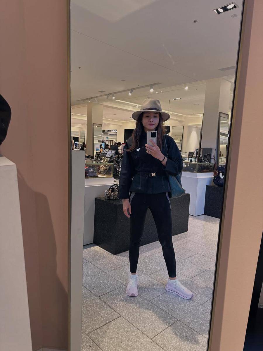 gaya mirror selfie Acha Septriasa