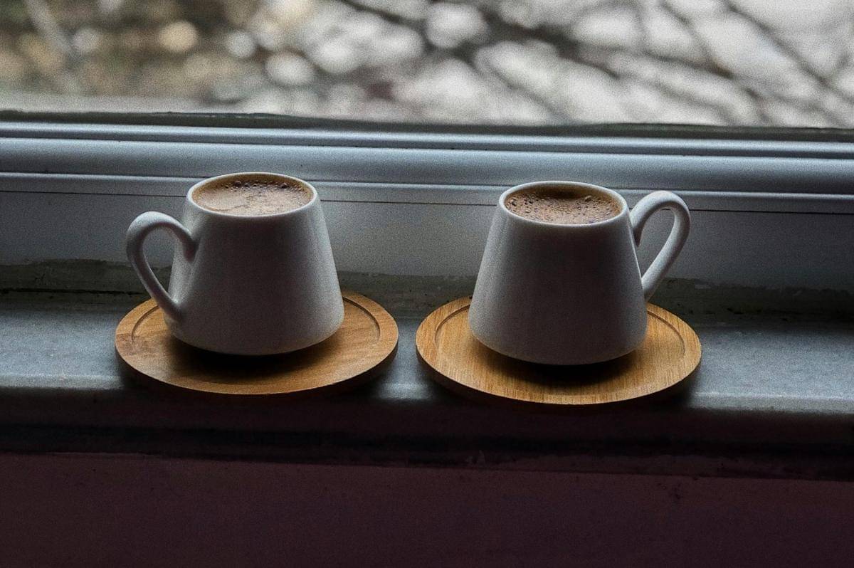 ilustrasi tatakan gelas kayu