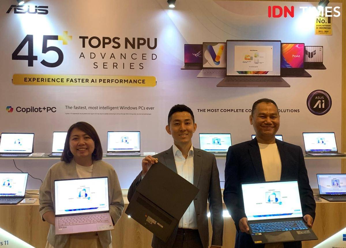 Asus perkenalkan ragam seri Laptop AI terbarunya di Sumut, Rabu (12/11/2025) (IDN Times/Doni Hermawan)