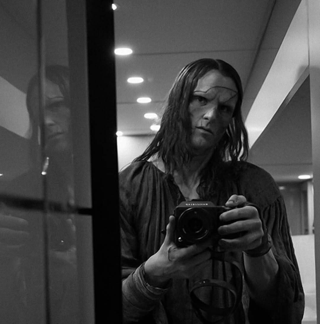 Selfie Jacob Elordi di set Frankenstein