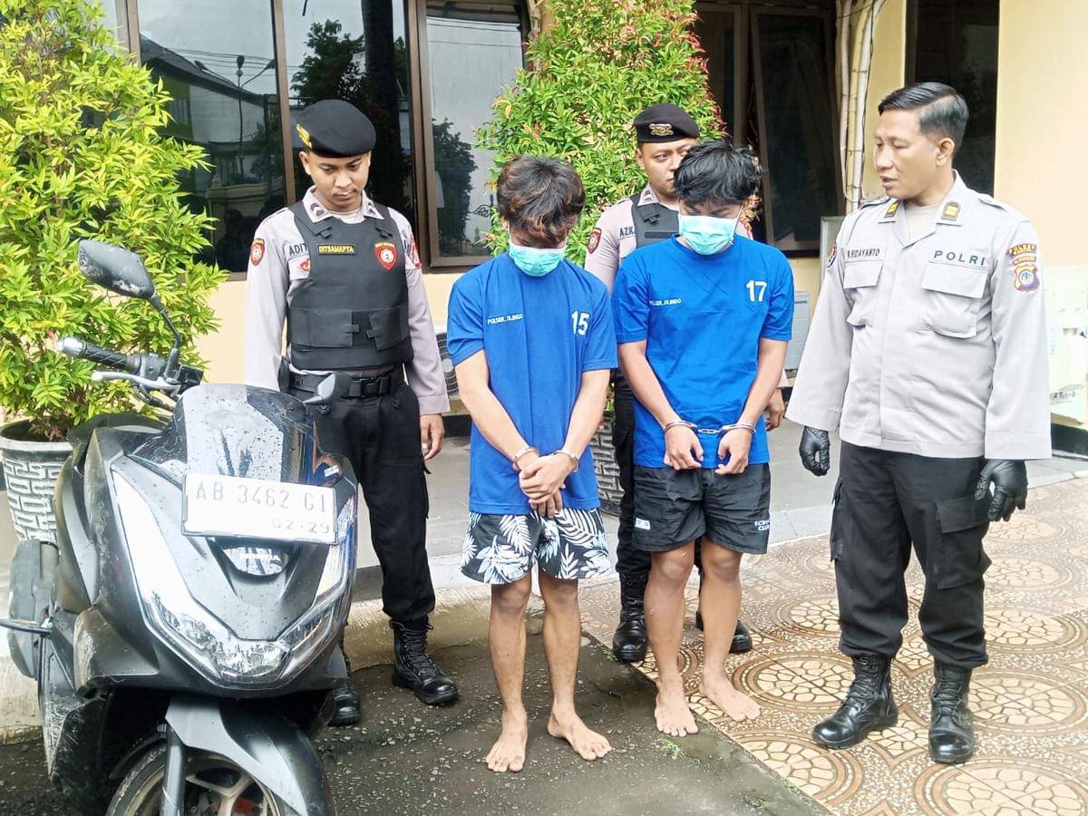 Nyamar Pakai Kerudung, 2 Pemuda Gagal Curi Motor Karena Masuk Jurang