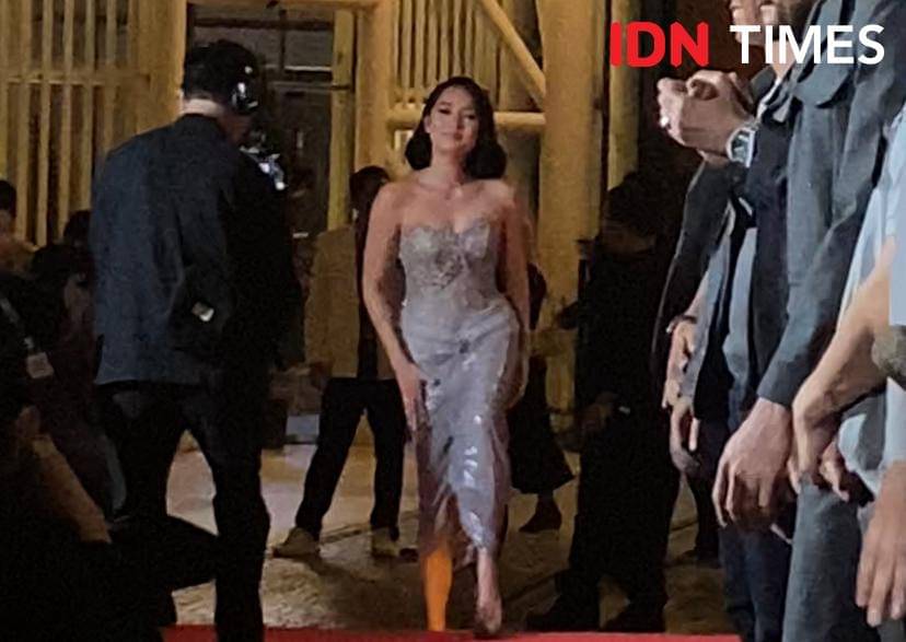 potret artis di red carpet film Keadilan (The Verdict)