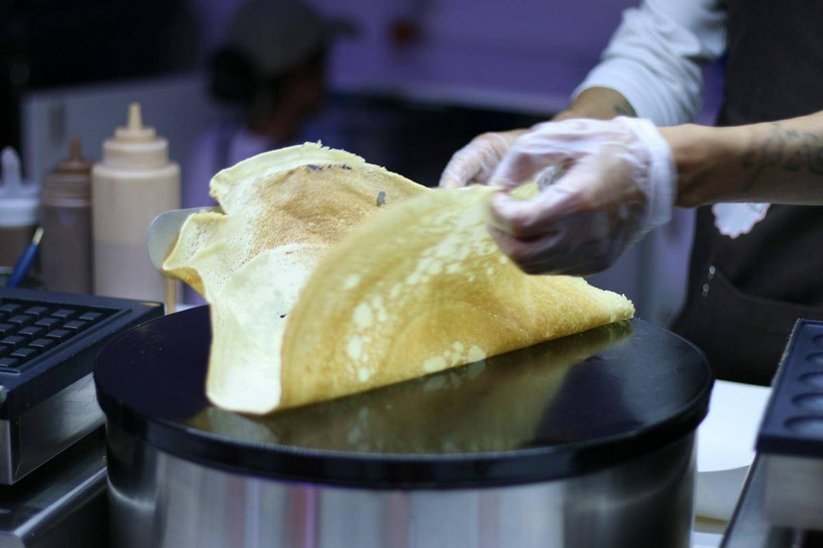 ilustrasi membuat kulit pancake