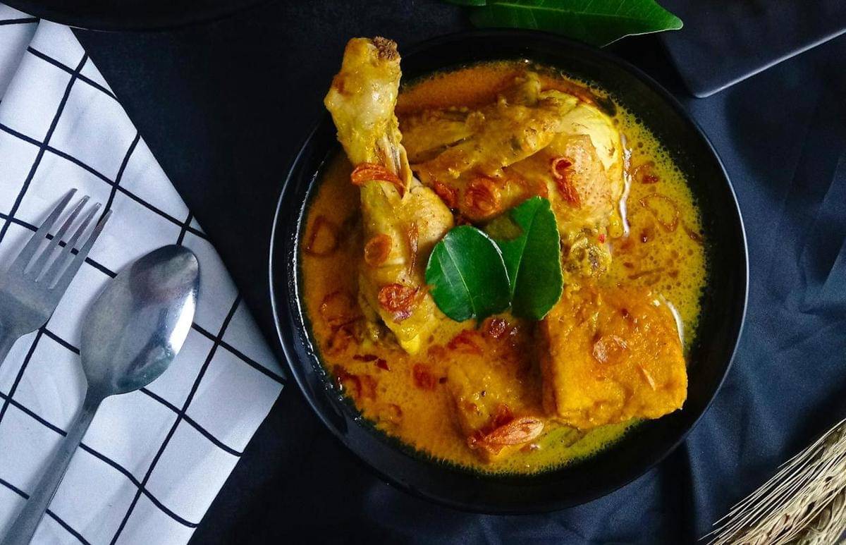 ilustrasi kari ayam kampung 