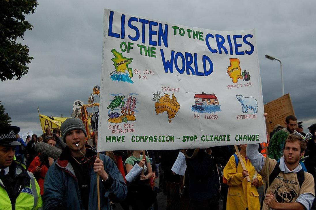 demo perubahan iklim di Bandara Heathrow di London, pada 2007