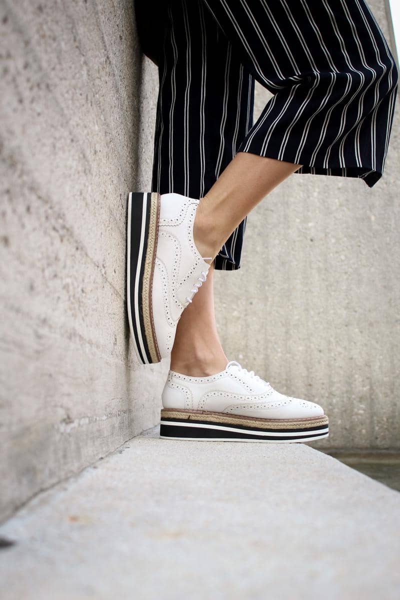 Ilustrasi sepatu kets (unsplash.com/Apostolos Vamvouras)