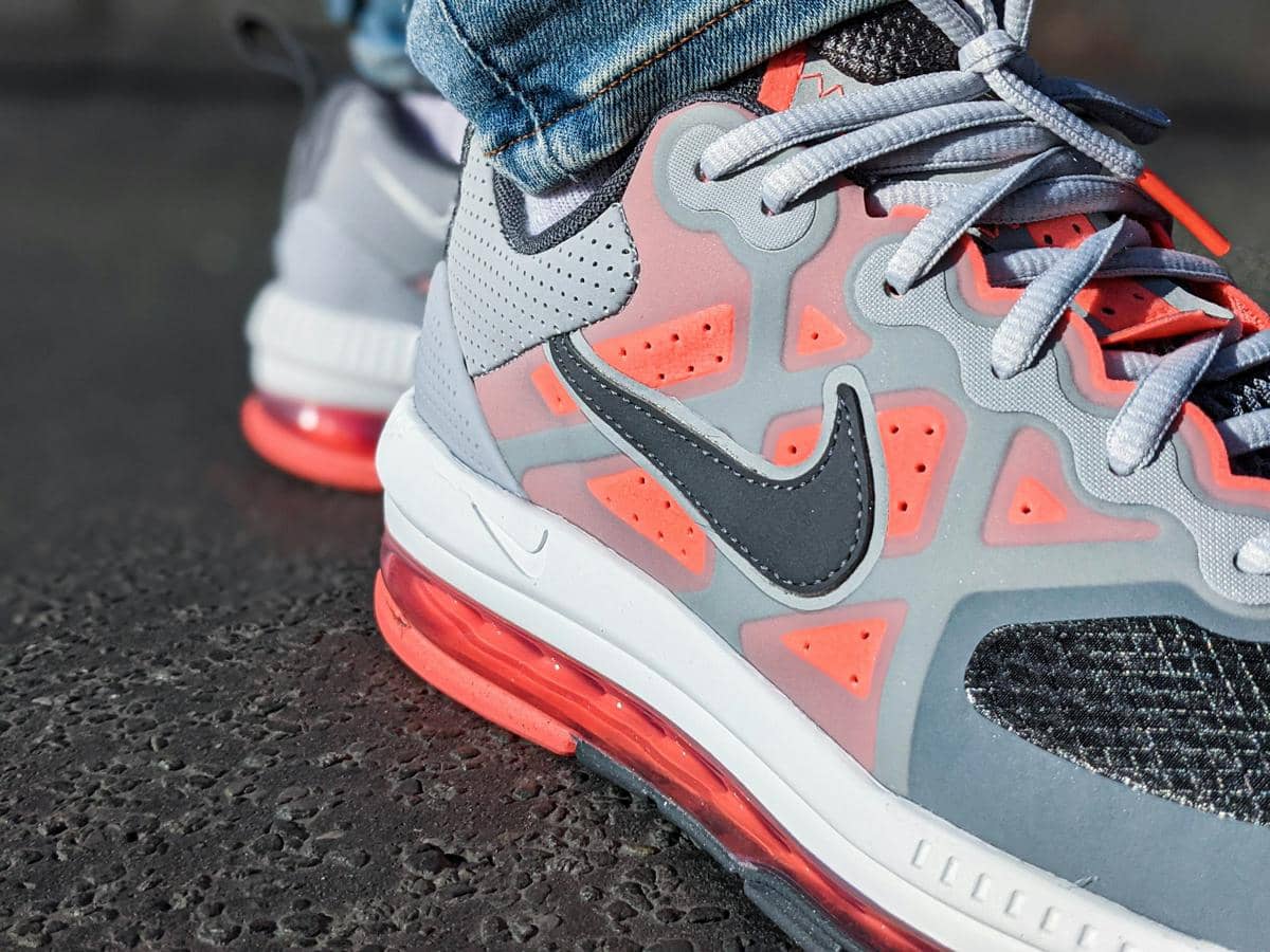 Ilustrasi desain sepatu sport (unsplash.com/Grailify)