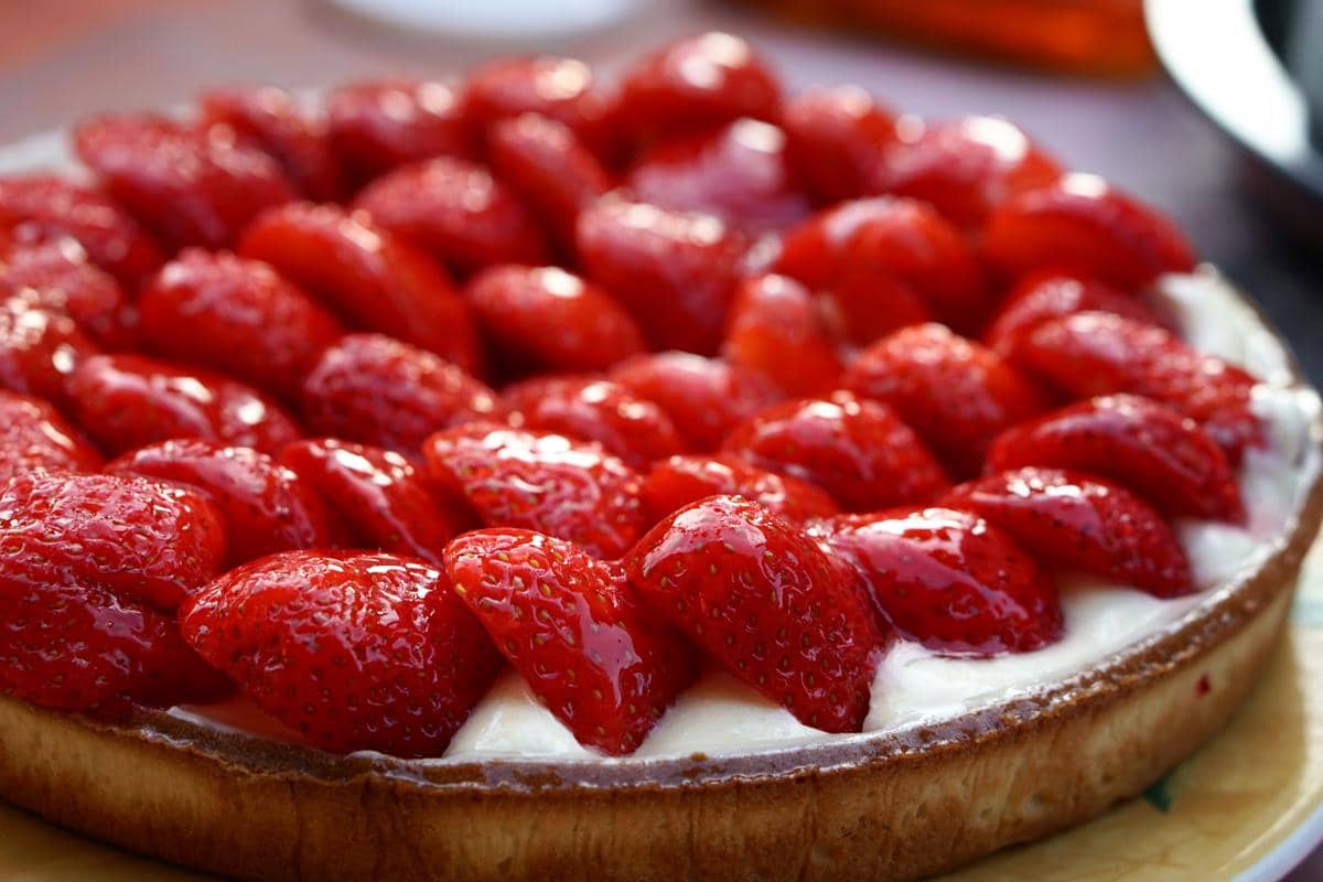 4 Tips Membuat Strawberry Tart yang Manis dan Segar