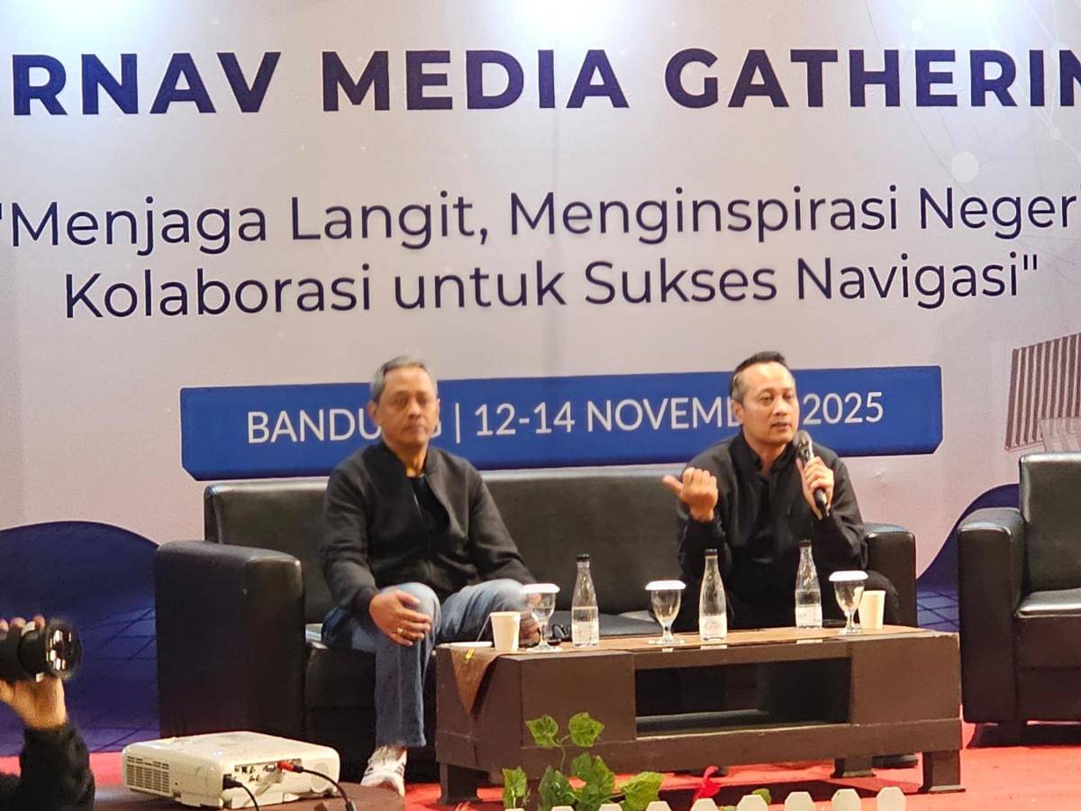 Direktur Operasi AirNav Indonesia Setio Anggoro dan Direktur Keselamatan, Keamanan dan Standardisasi AirNav Indonesia, Nurcahyo Utomo