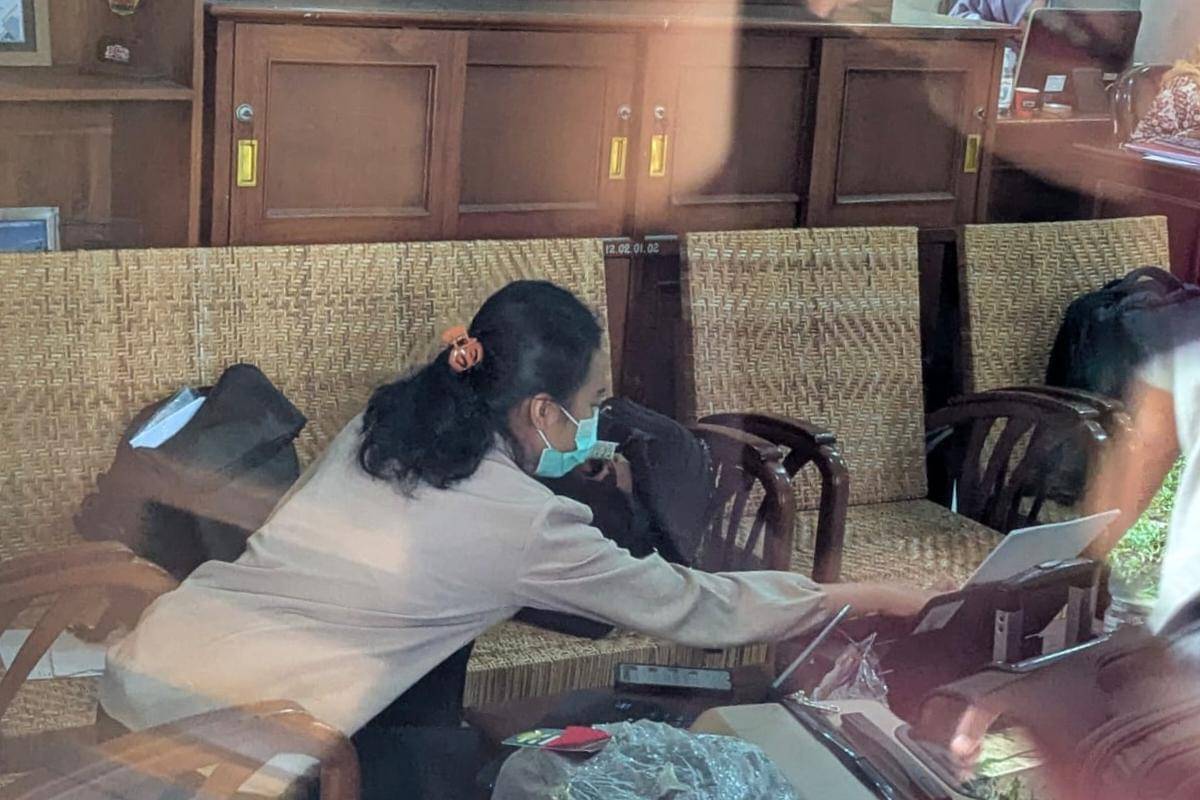 KPK geledah kantor Dinas Pekerjaan Umum, Perumahan, dan Kawasan Permukiman (DPUPKP) di Jalan Gajahmada. IDN Times/Riyanto.