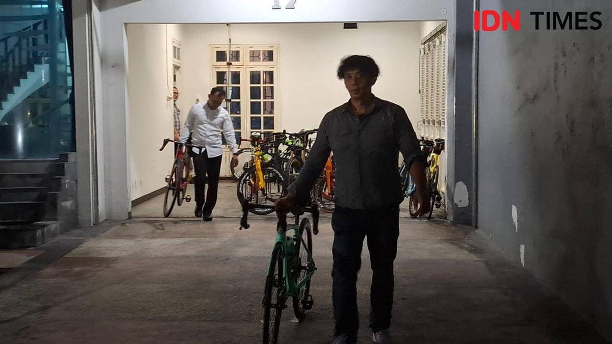 Penyidik KPK sita 25 sepeda mewah dari rumah dr. Yunus Mahatma dirut RSUD dokter Harjono Pomorgo tersangka suap dan gratifikasi bupati Sugiri Sancoko. IDN Times/Riyanto.