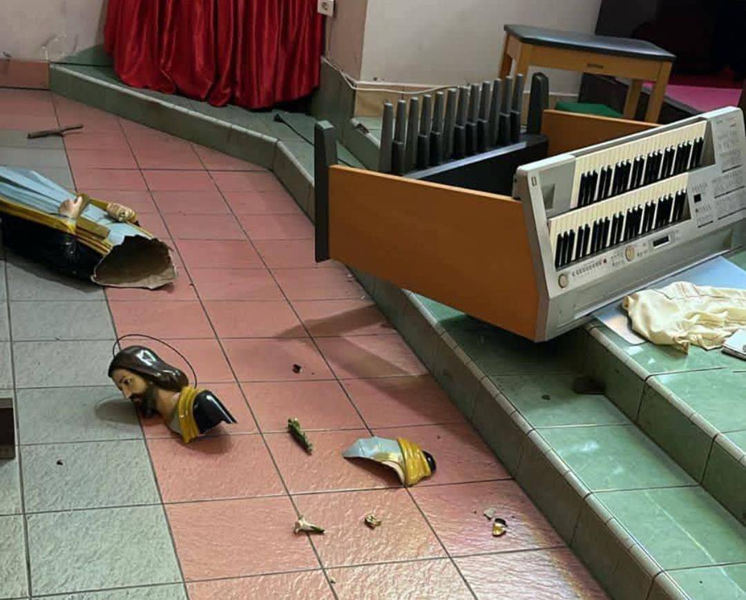 Kerusakan dalam Kapela Biara Karmel di Maumere. (Dok Istimewa)