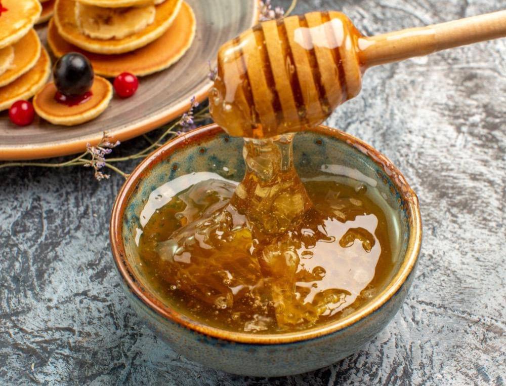 ilustrasi madu asli yang kental