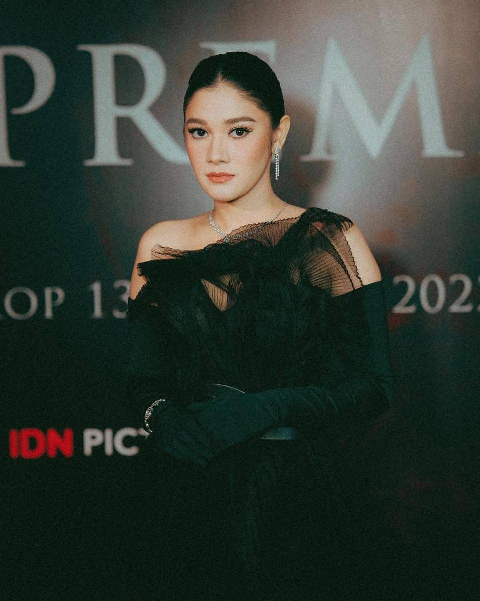 inspirasi hairdo elegan ala Naysilla Mirdad 