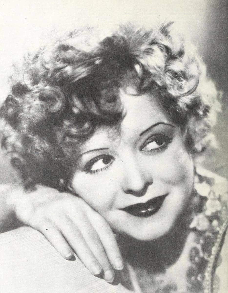 potret Clara Bow, ikon flapper 1920-an yang menjadikan lipstick simbol kebebasan dan ekspresi diri