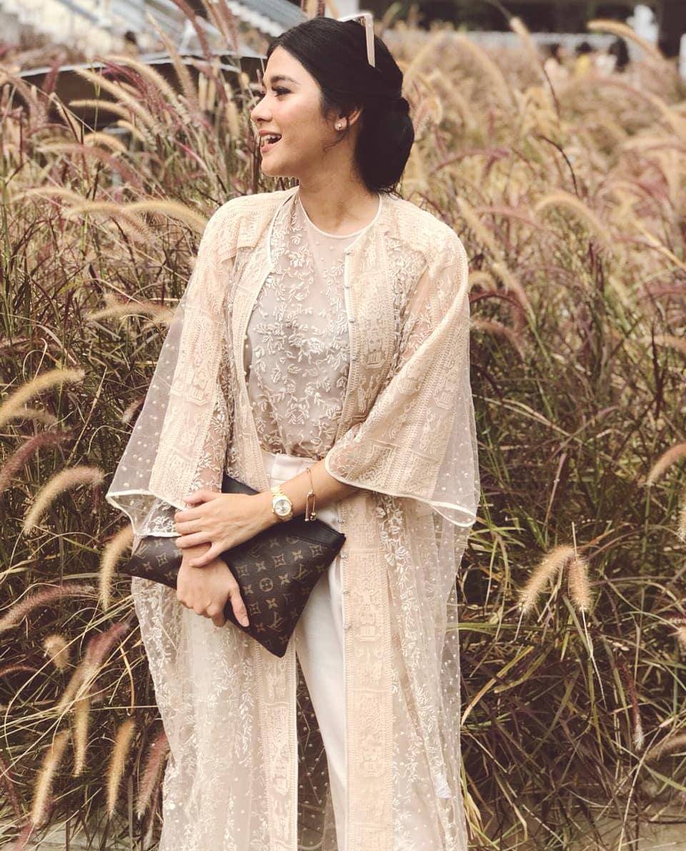 inspirasi hairdo elegan ala Naysilla Mirdad 