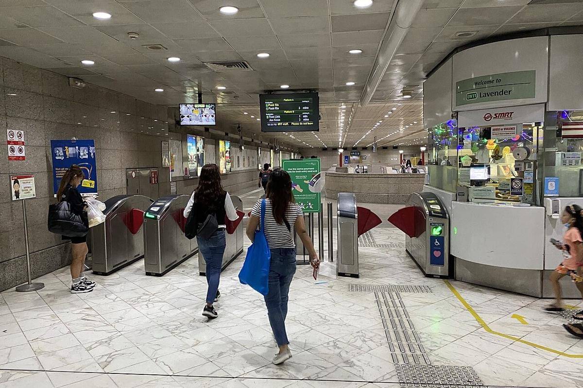 Entry Gate Stasiun Lavender, Singapura