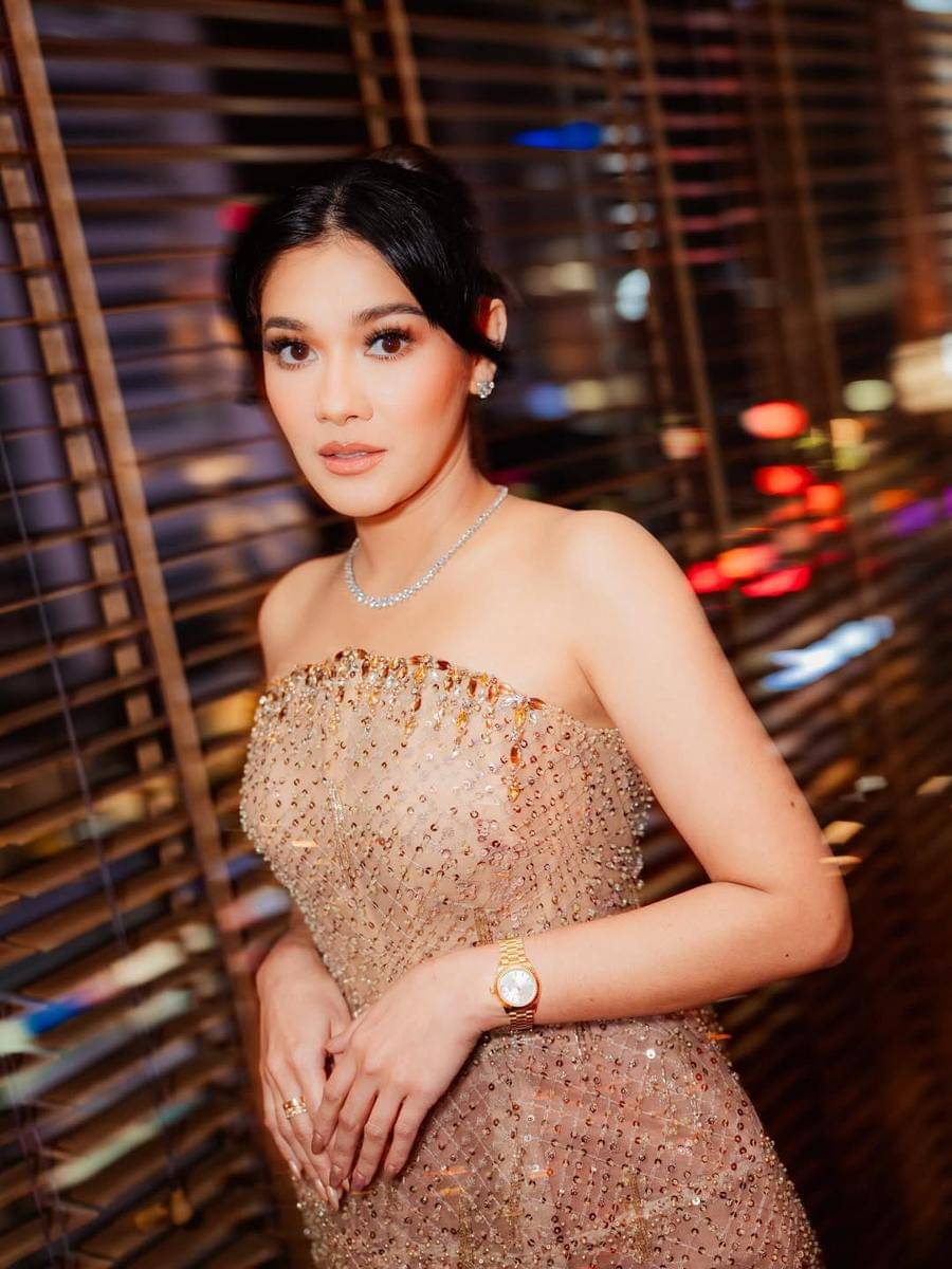 inspirasi hairdo elegan ala Naysilla Mirdad 