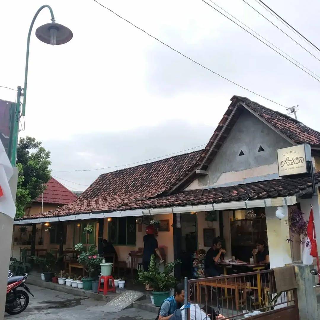 Suasana di kedai rukun yang homey