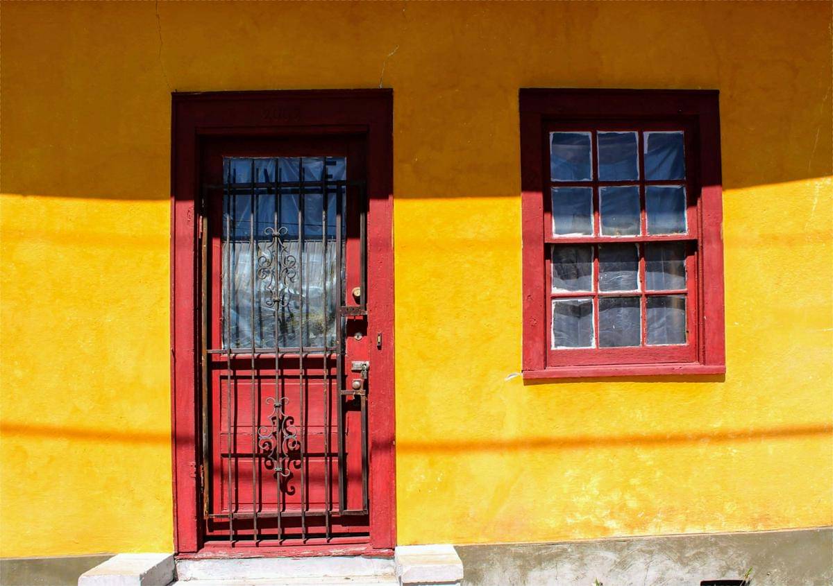 cat rumah kuning dan merah 
