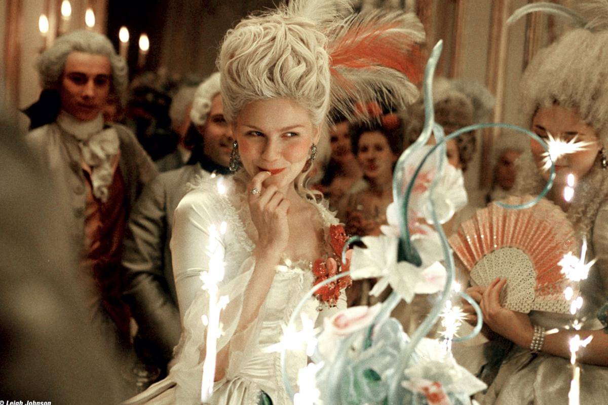Kirsten Dunst dalam film Marie Antoinette