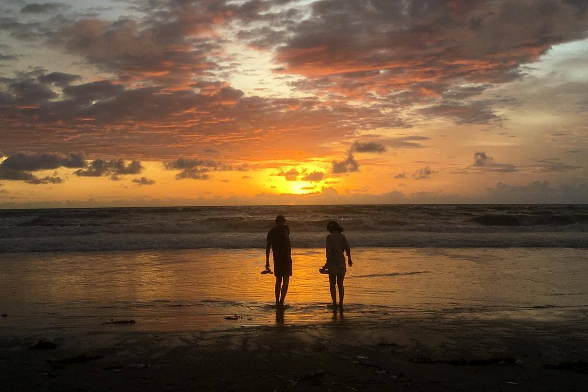 ilustrasi keindahan pantai di Bali