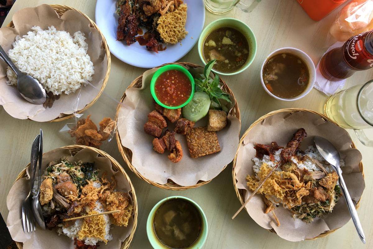 ilustrasi nasi campur di Bali 