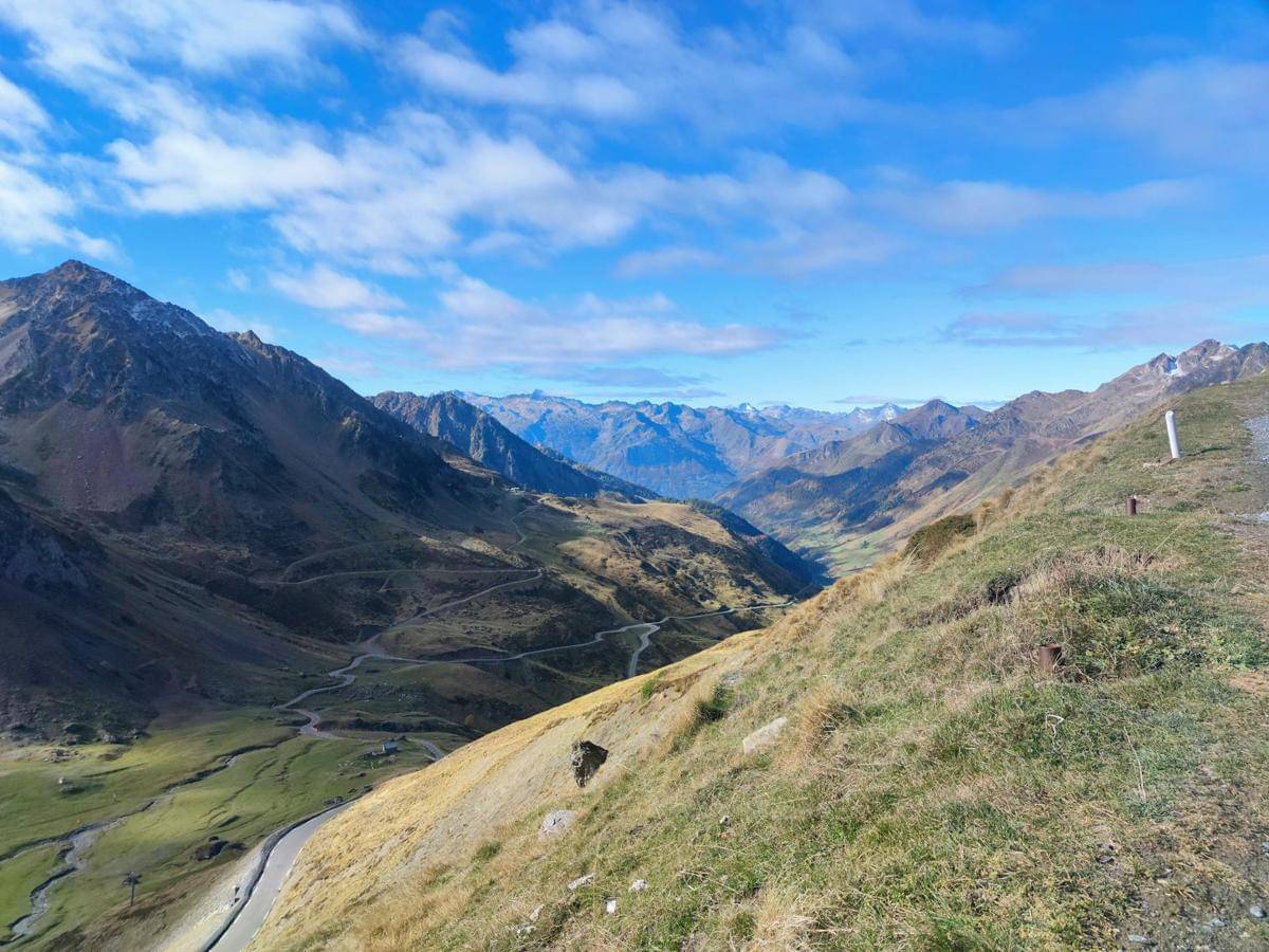 ilustrasi Pegunungan Pyrenees