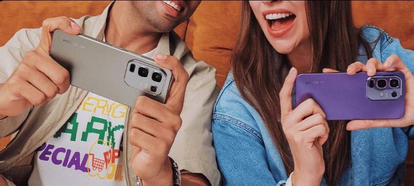 ilustrasi menikmati konten digital di HP 