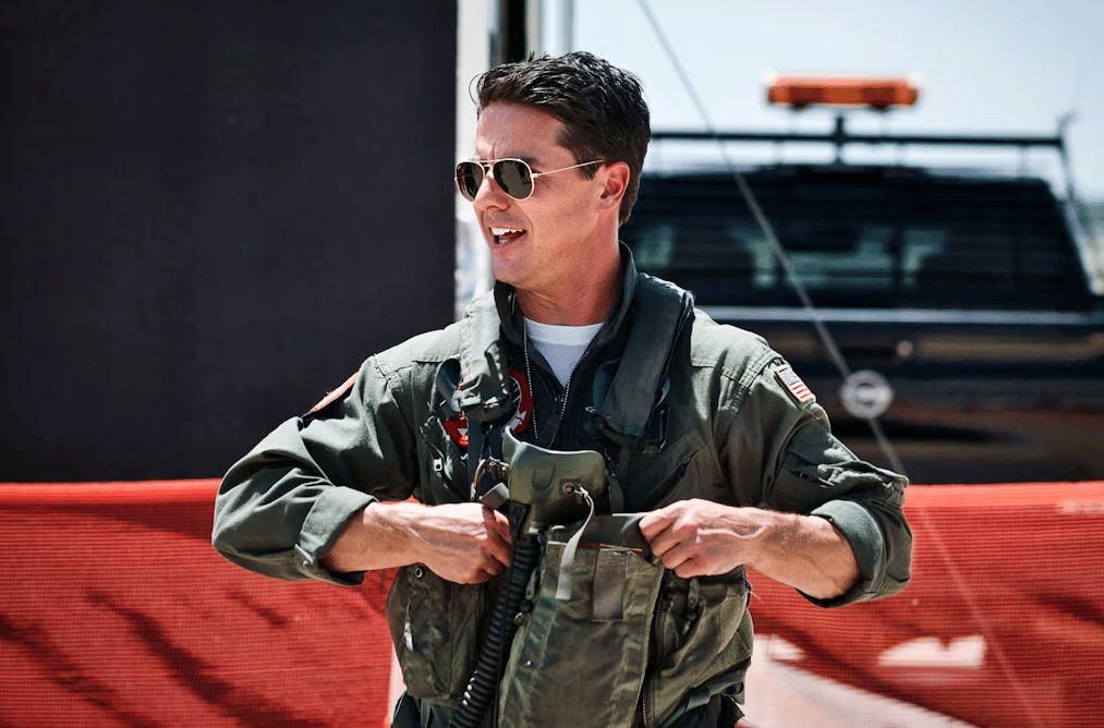 ilustrasi pria dengan kacamata aviator