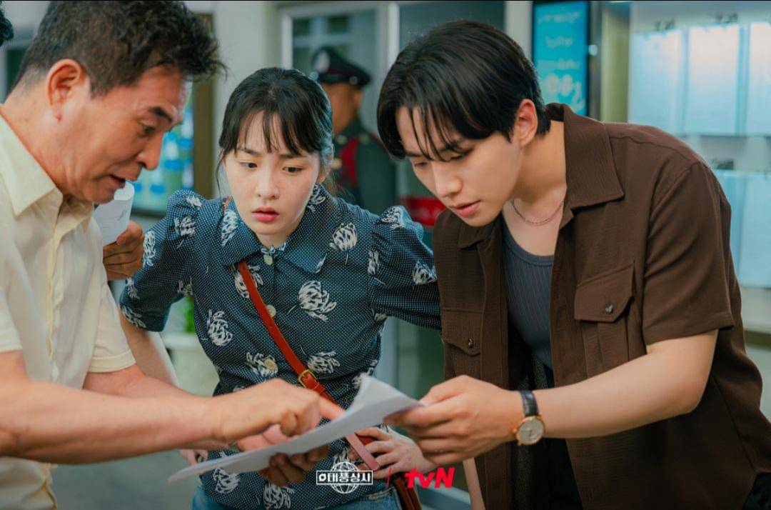 Cuplikan drakor Typhoon Family