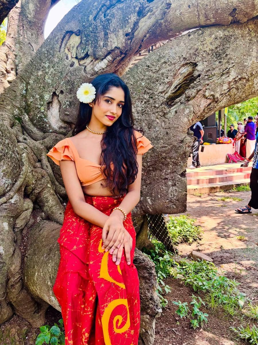 potret Sheneli Romaya, Miss International Sri Lanka 2025 