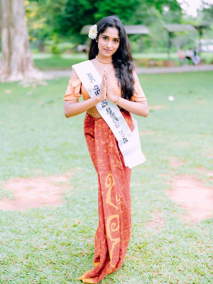 potret Sheneli Romaya, Miss International Sri Lanka 2025 