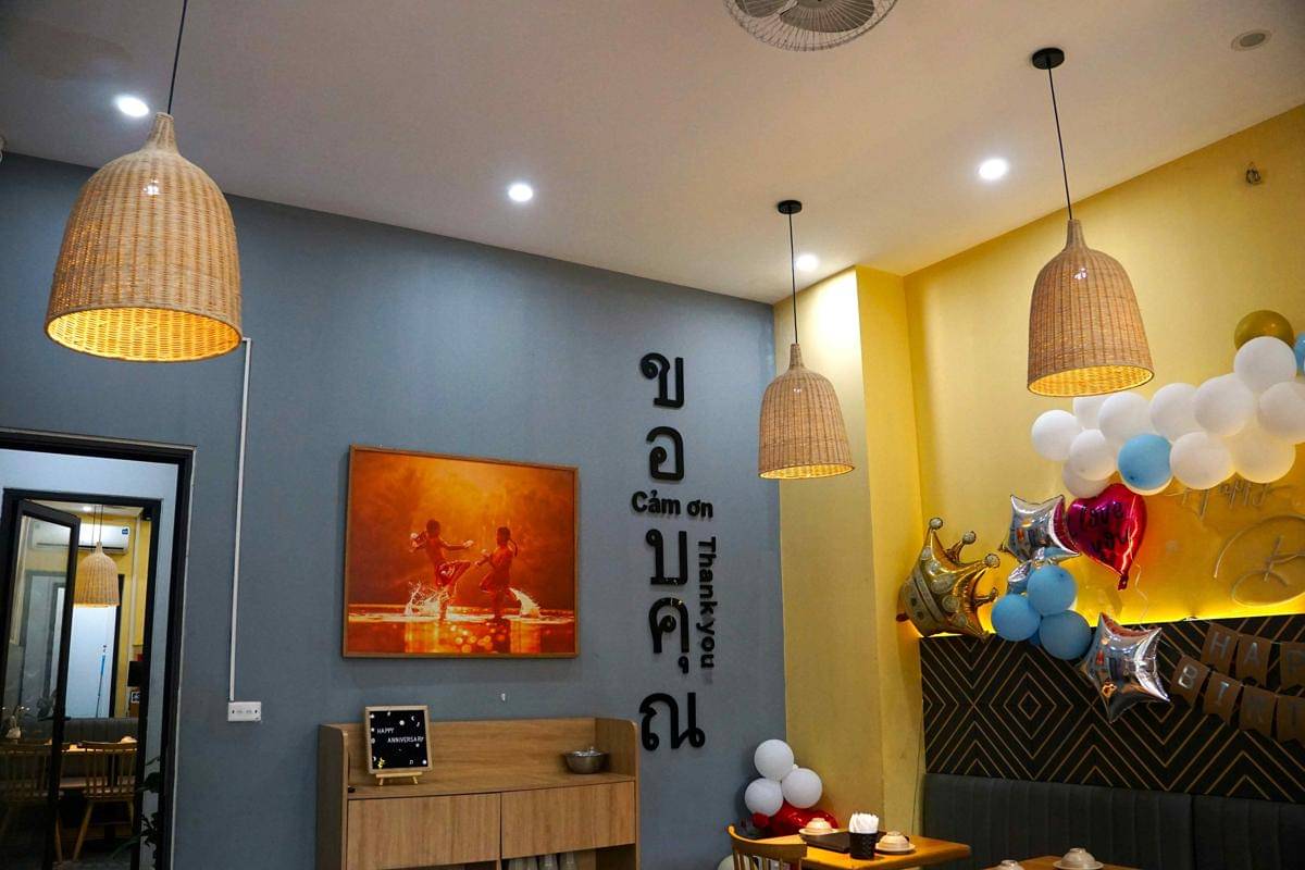 cat rumah kuning dan abu-abu