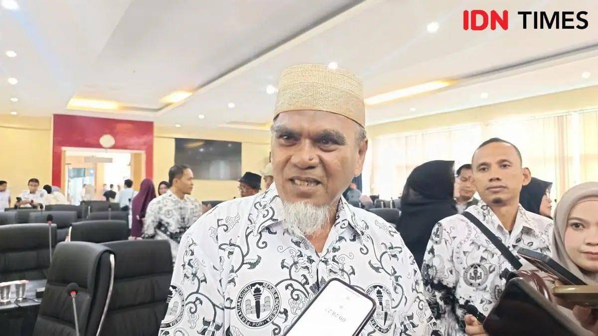 Komisi E DPRD Sulsel saat menggelar rapat dengar pendapat, Rabu (12/11/2025), membahas dugaan ketidakadilan dalam kasus pemecatan dua guru SMAN 1 Luwu Utara, Rasnal dan Abdul Muis. IDN Times/Asrhawi Muin