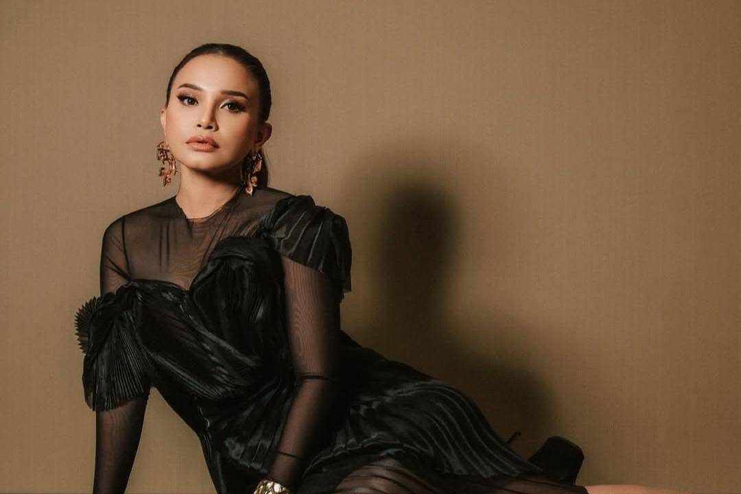 Potret penyanyi Rossa